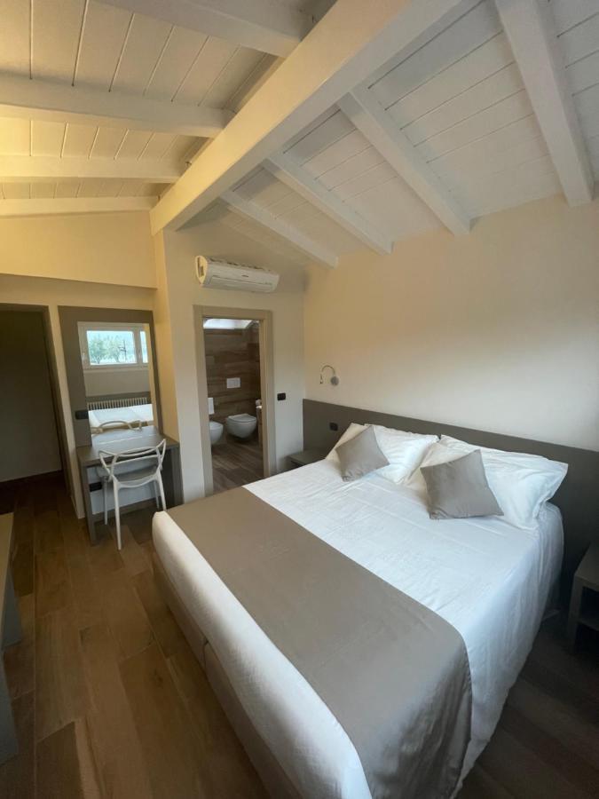 Hotel Baia Di Pare Вальмадрера Екстер'єр фото