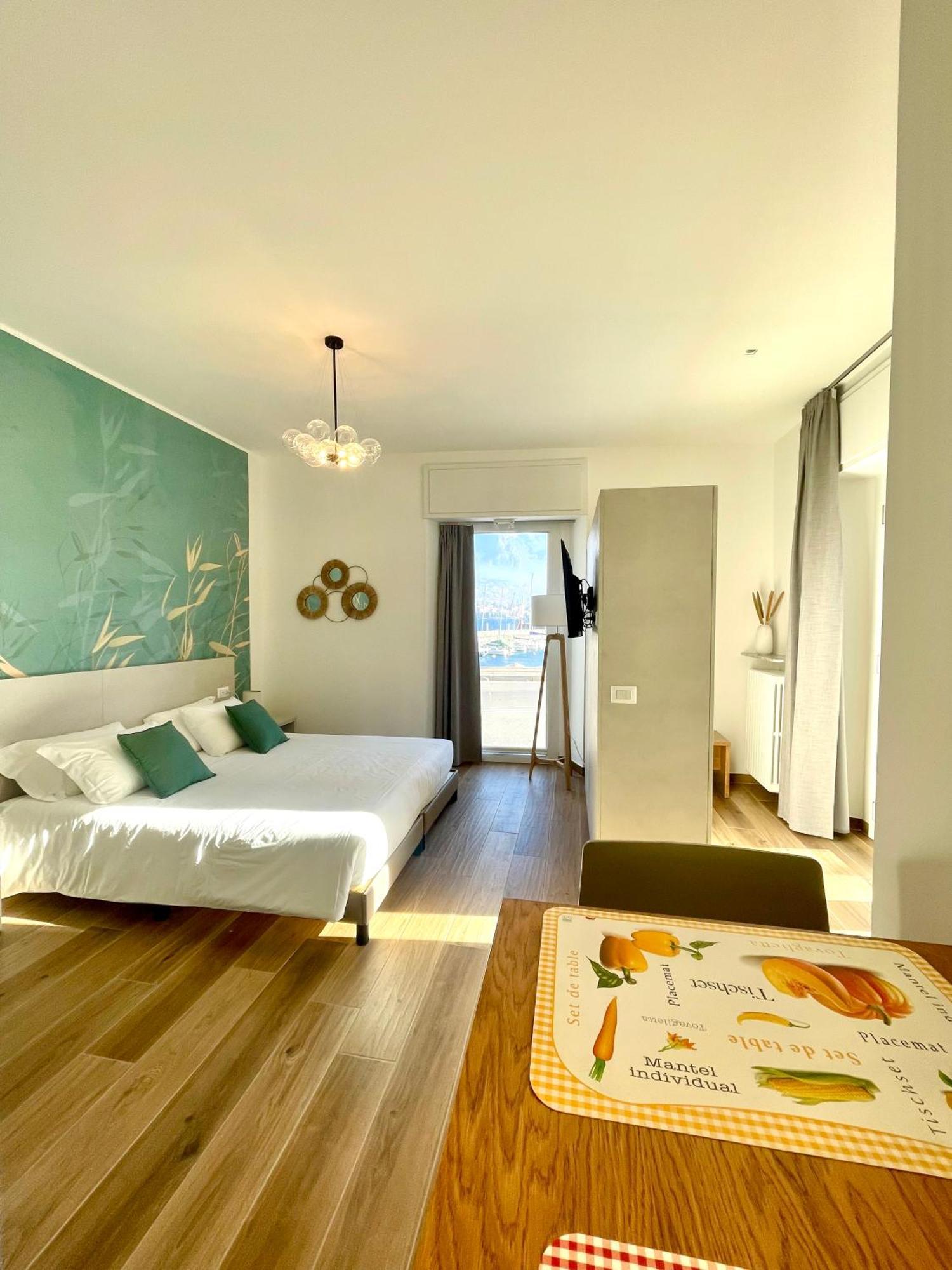 Hotel Baia Di Pare Вальмадрера Екстер'єр фото